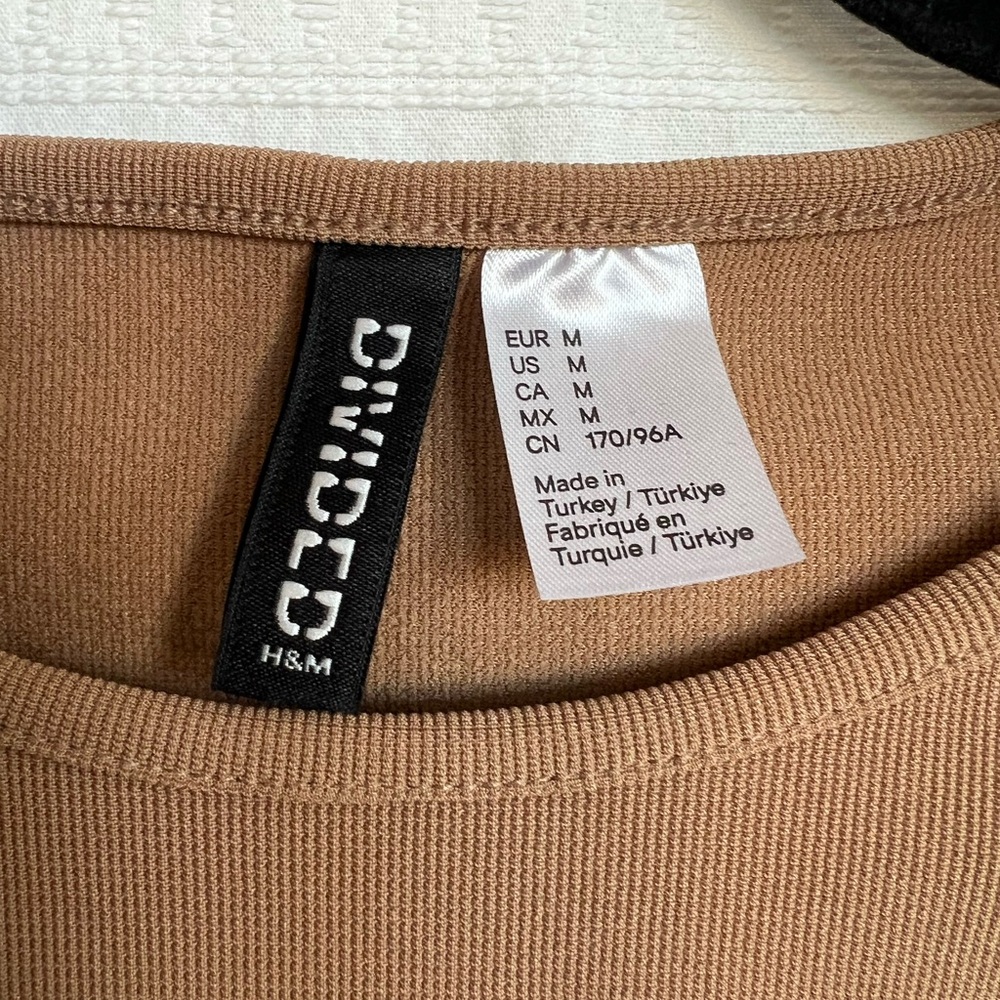 🆕 NWOT 🖤 H&M Brown Ribbed Cutout Crop Tee – Size Small 🖤 - Picture 5 of 5